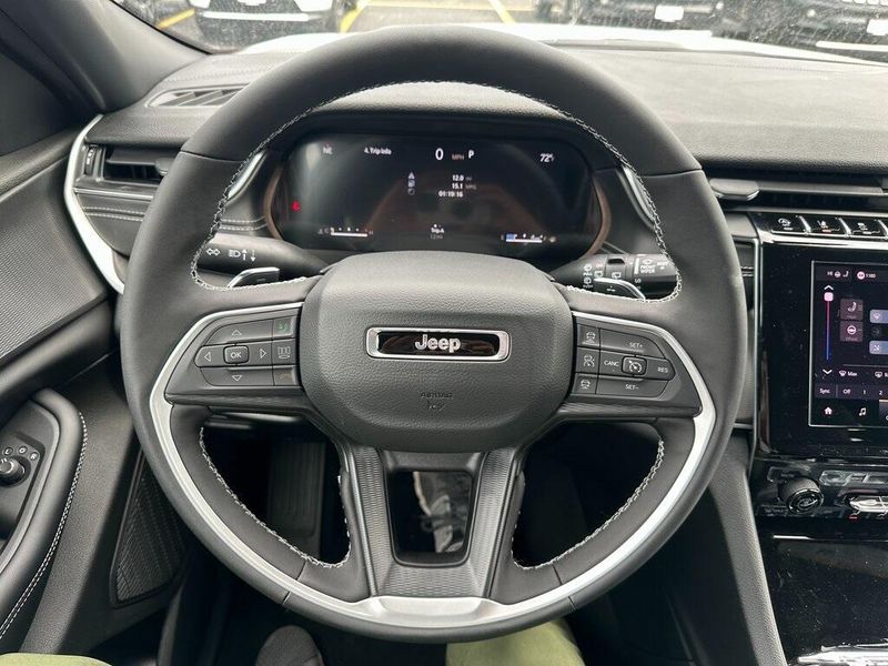 2025 Jeep Grand Cherokee Laredo X 4x4Image 2