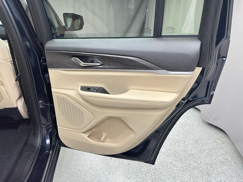 Used 2023 Jeep Grand Cherokee LimitedImage 15