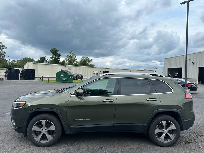 2019 Jeep Cherokee LimitedImage 9