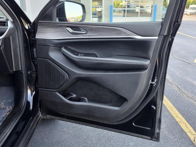 Used 2023 Jeep Grand Cherokee Limited