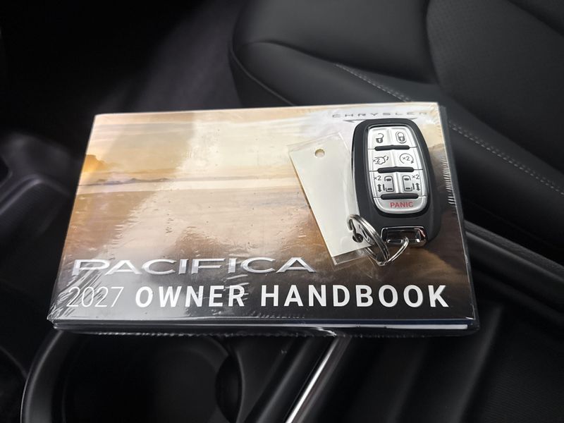 New 2027 Chrysler Pacifica SelectImage 25