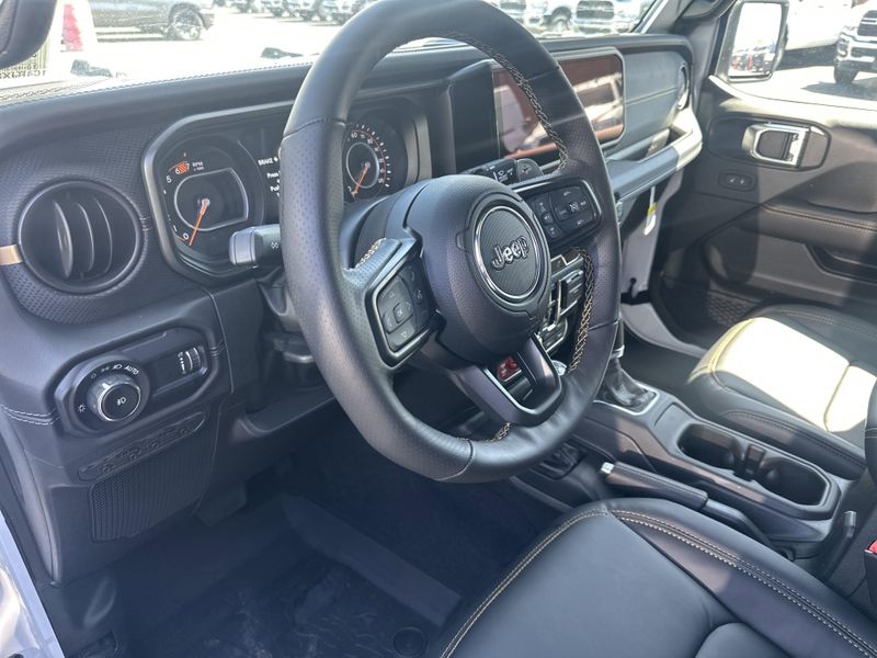New 2025 Jeep Wrangler 4-door Rubicon 392Image 21
