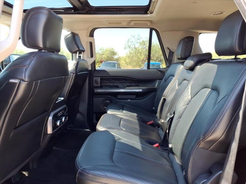 2020 Ford Expedition MAX Platinum photo 21