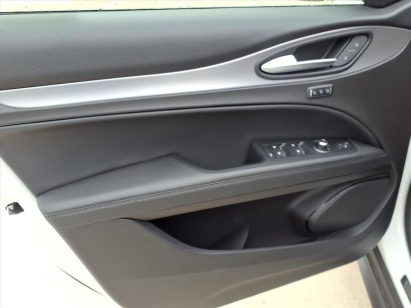 New 2025 Alfa Romeo Stelvio AWDImage 15