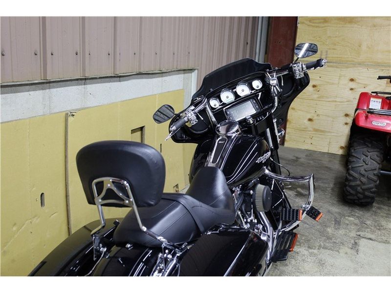 2016 Harley-Davidson Street Glide in a Black exterior color. New England Powersports 978 338-8990 pixelmotiondemo.com 