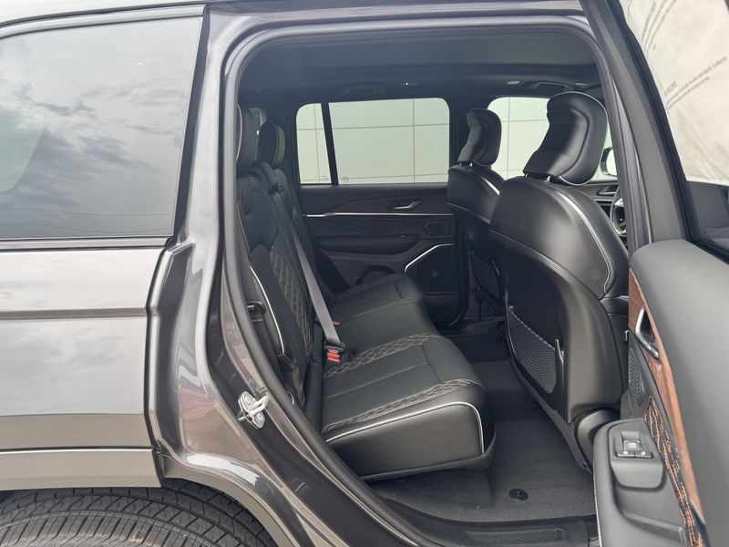 New 2025 Jeep Grand Cherokee SummitImage 13
