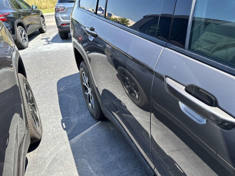 New 2025 Jeep Grand Cherokee L Limited 4x4Image 5