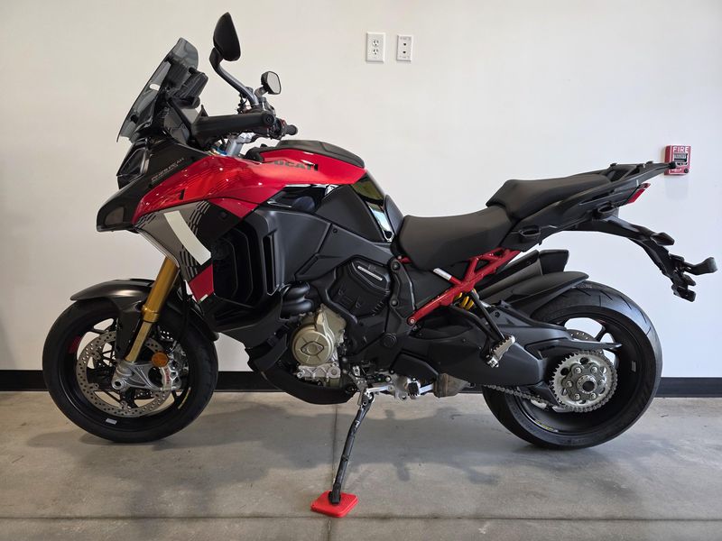 New 2025 Ducati Multistrada V4 Pikes Peak 