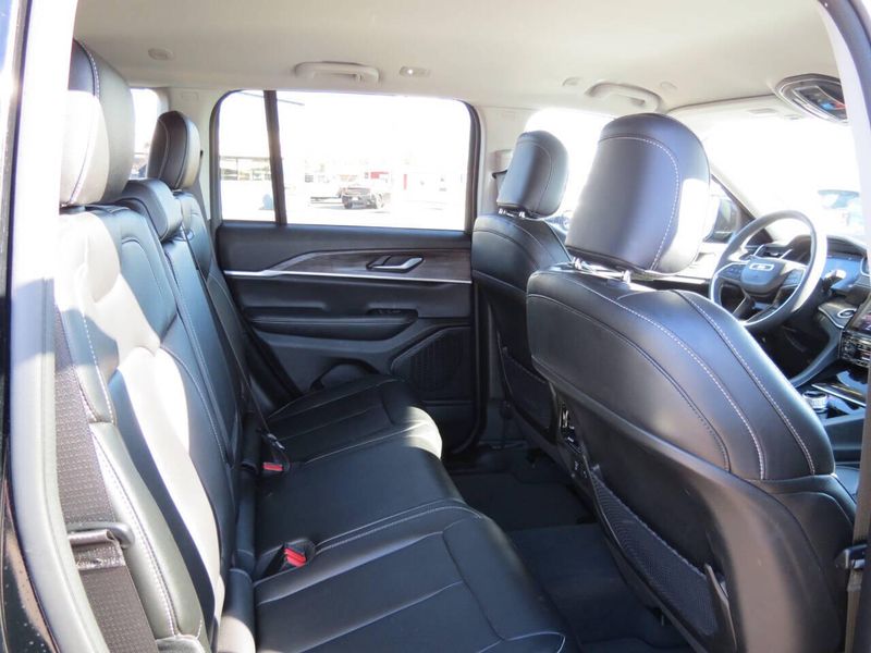 Used 2023 Jeep Grand Cherokee Limited 4x4 4dr SUVImage 31