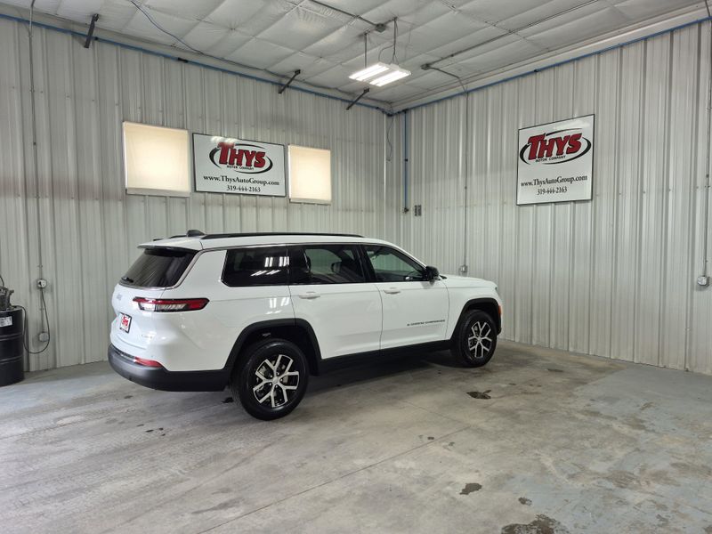 2025 Jeep Grand Cherokee L Limited 4x4Image 5