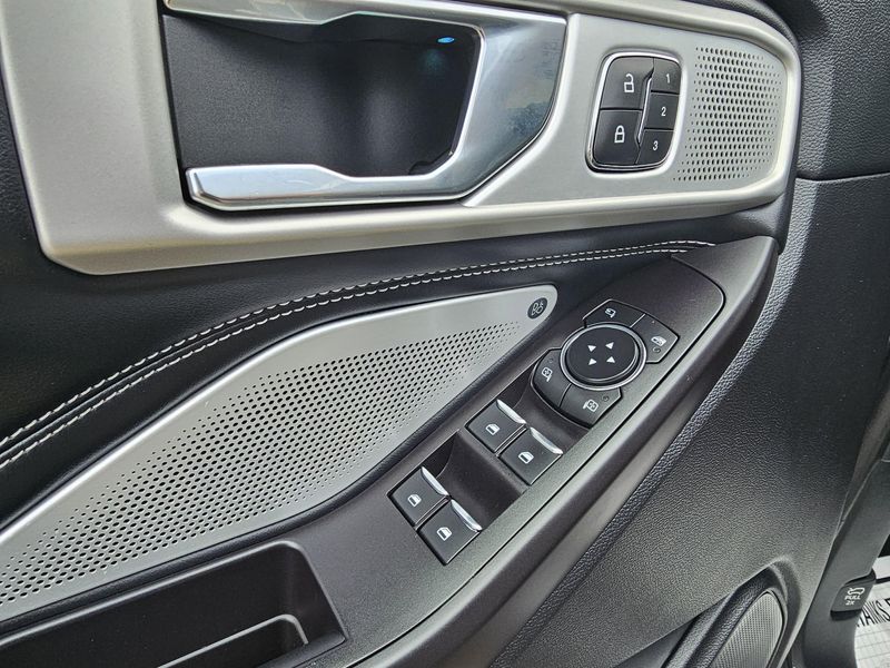 Used 2020 Ford Explorer STImage 13