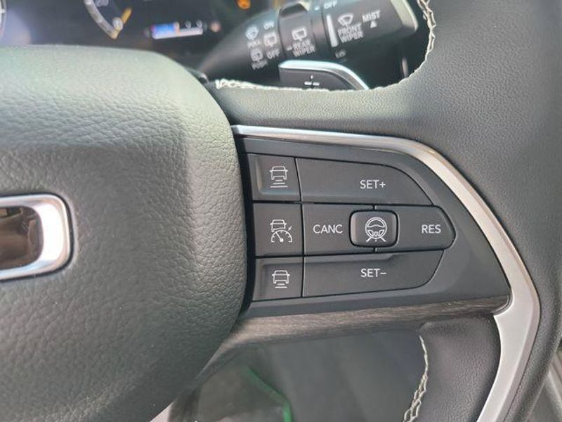 New 2026 Jeep Grand Cherokee Laredo