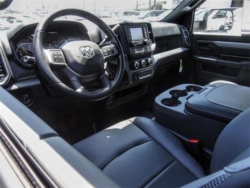 2022 Ram 2500 Tradesman photo 3