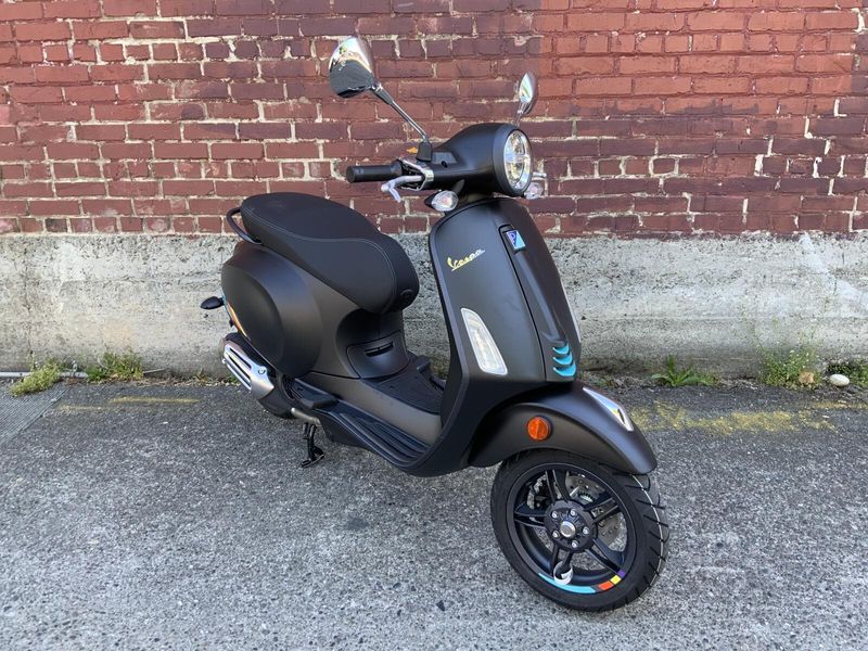 New 2024 Vespa PRIMAVERA 150 SPORT 