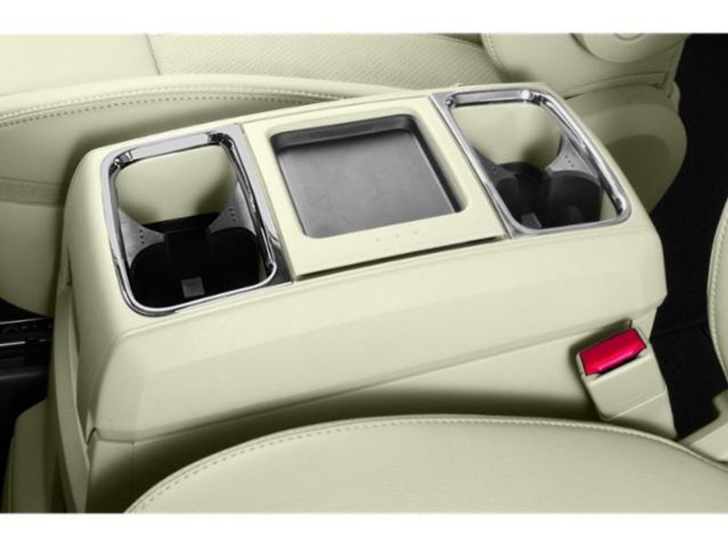 Used 2015 Chrysler Town & Country Image 14