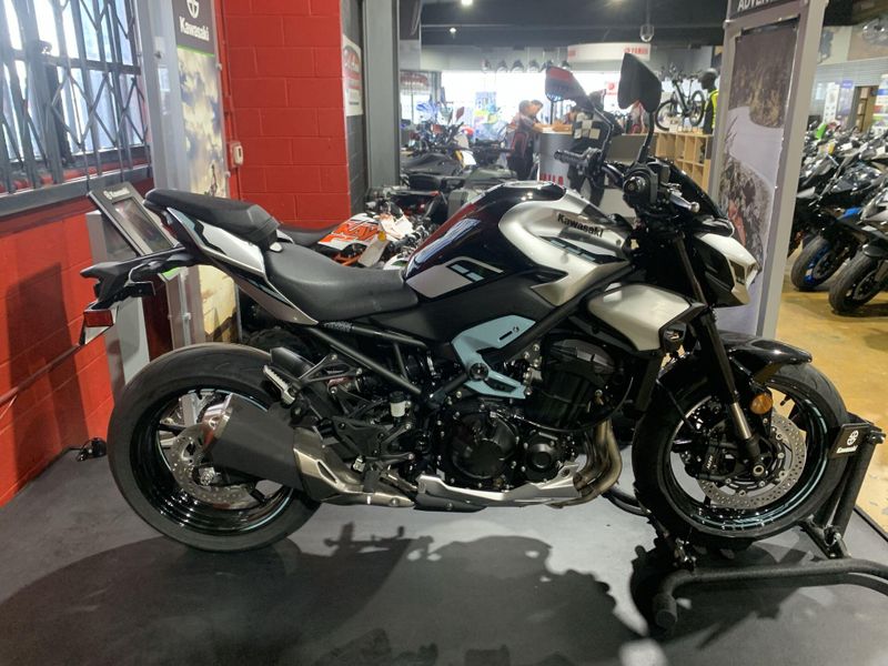 New 2025 Kawasaki Z900 ABS Image 9