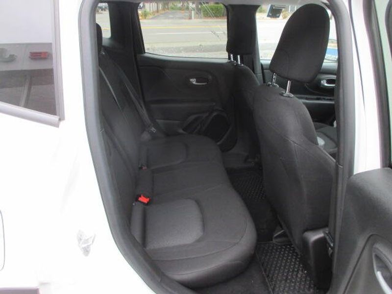 Used 2023 Jeep Renegade LatitudeImage 27