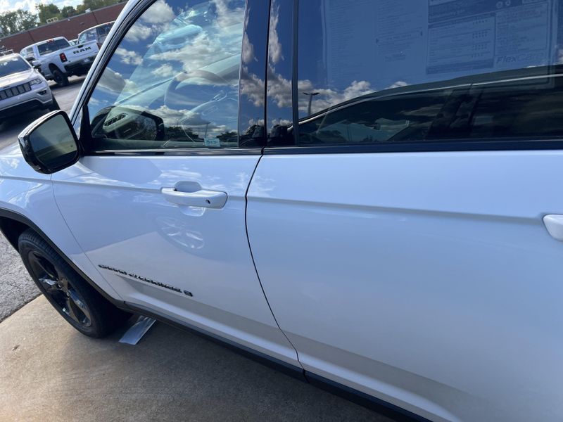 New 2025 Jeep Grand Cherokee Limited 4x4Image 11