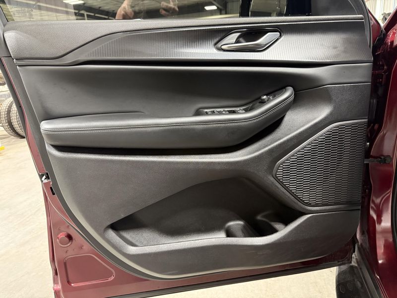 Used 2024 Jeep Grand Cherokee AltitudeImage 22