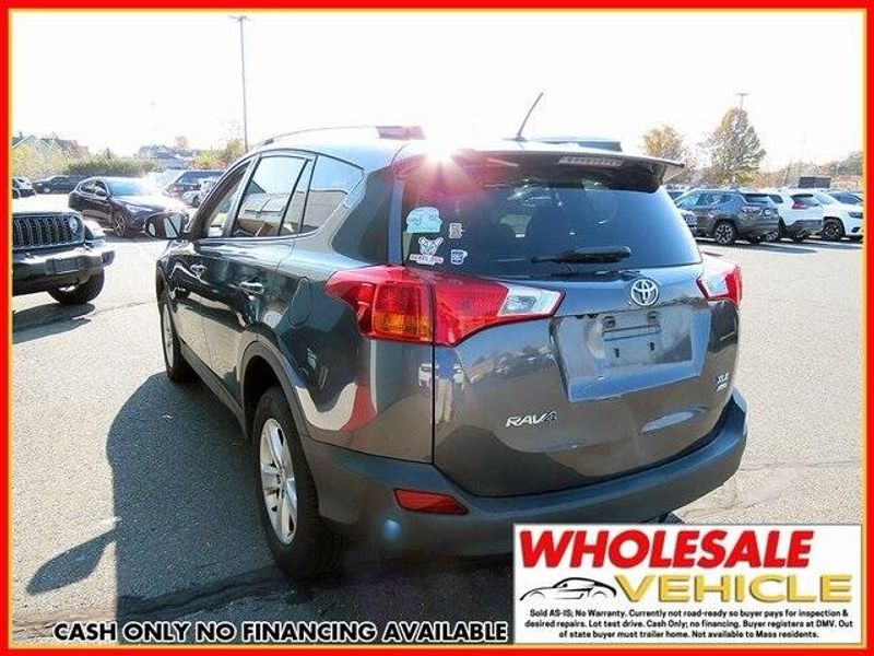 2014 Toyota RAV4 XLEImage 5