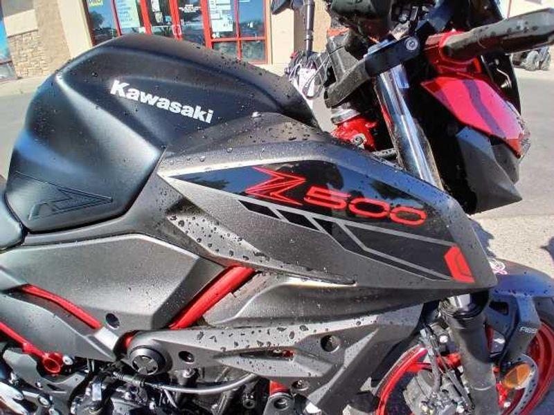 New 2025 Kawasaki Z500 SE ABS 