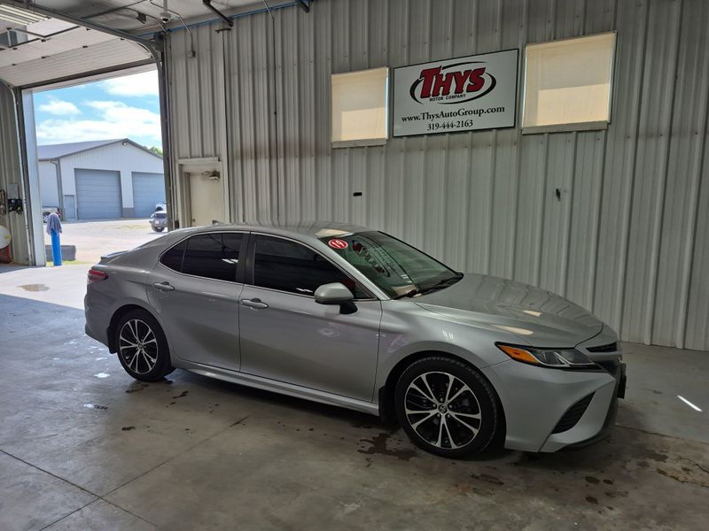 2019 Toyota Camry SEImage 2