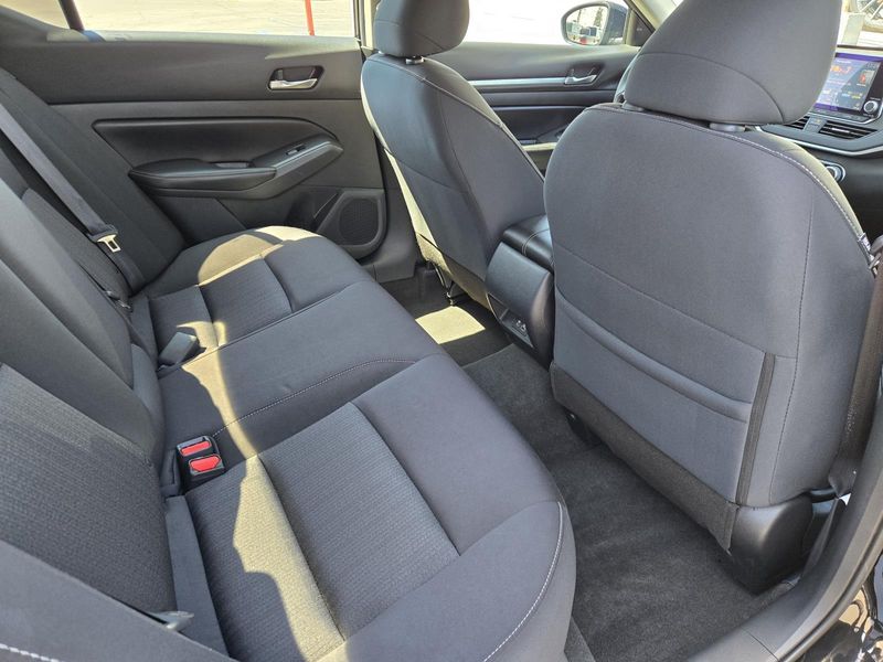 Used 2022 Nissan Altima 2.5 SV Sedan