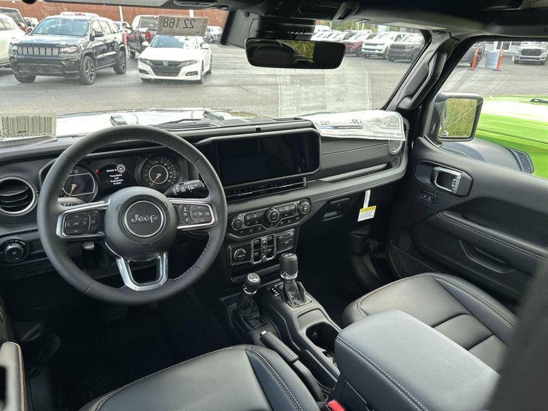 New 2025 Jeep Wrangler 4-door SaharaImage 16