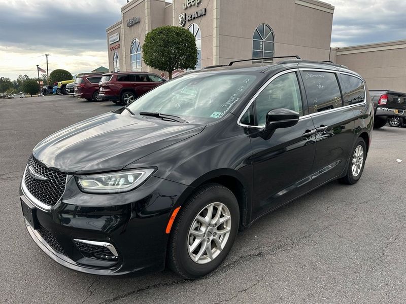 2022 Chrysler Pacifica Touring LImage 9