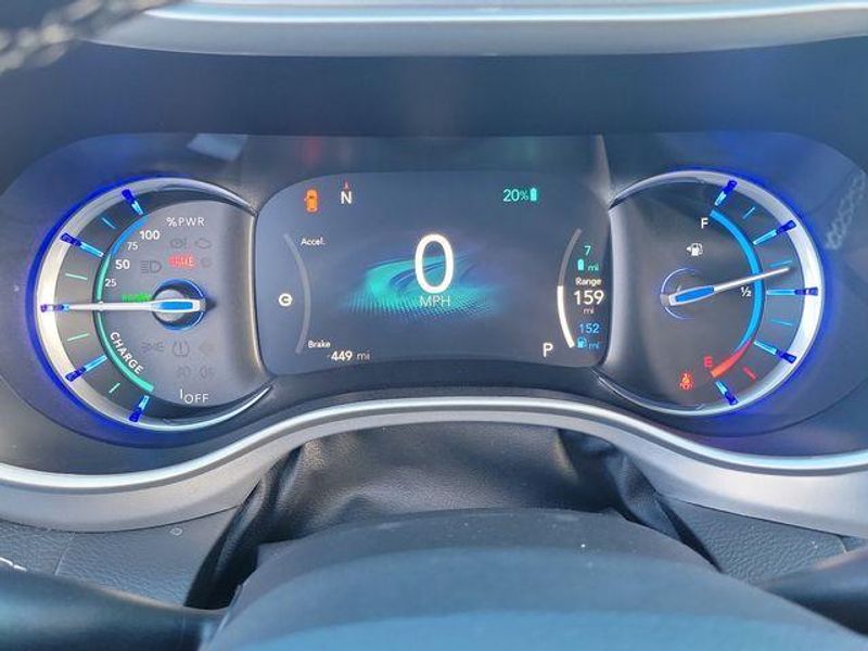 New 2023 Chrysler Pacifica Plug-in Hybrid Touring L