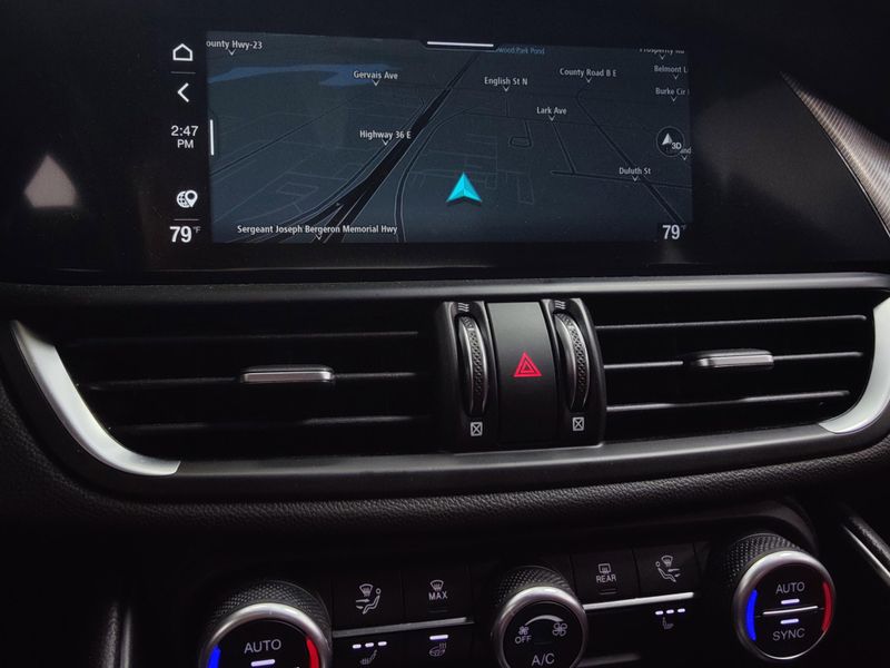 2024 Alfa Romeo Giulia Veloce Premium Q4 AWD w/Sunroof/NavImage 7