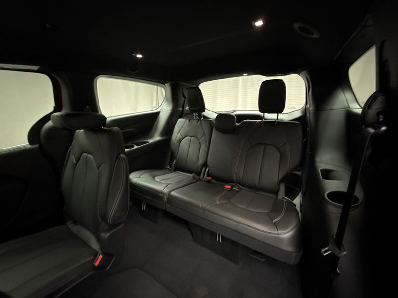 New 2026 Chrysler Pacifica SelectImage 17