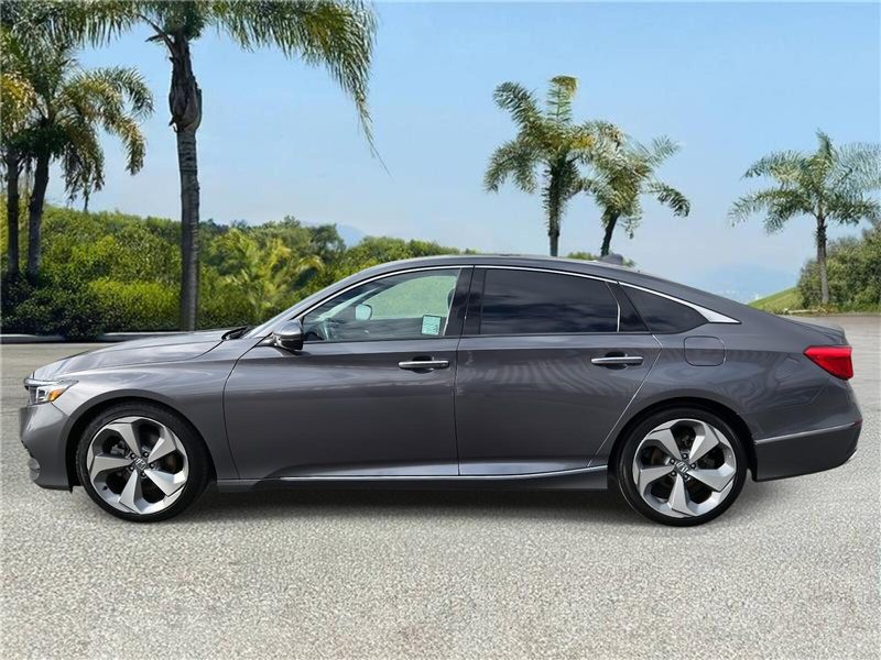 2018 Honda Accord Touring 1.5T photo 2