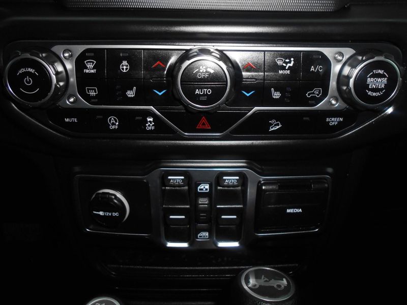 2018 Jeep Wrangler Unlimited SaharaImage 16