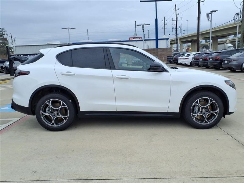 New 2025 Alfa Romeo Stelvio AWDImage 5