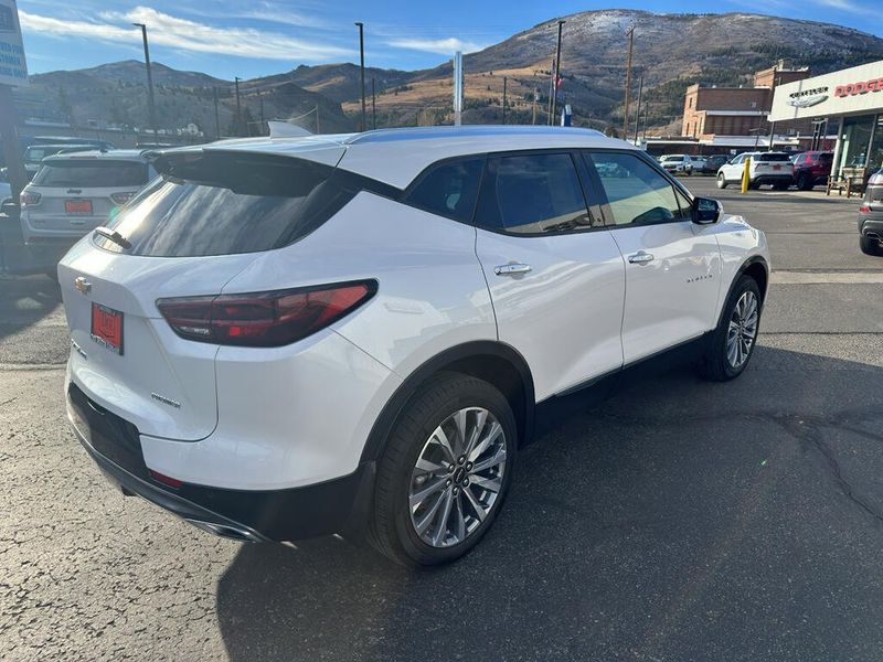 2024 Chevrolet Blazer Premier photo 2