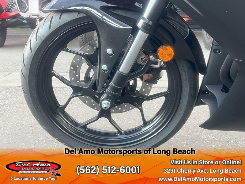 2025 Yamaha YZF-R3 ABS Image 2