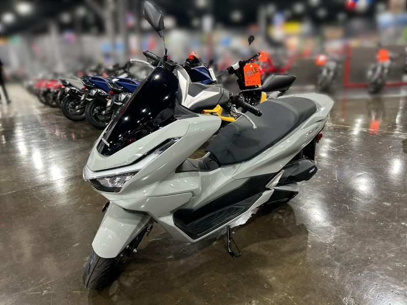 2025 Honda PCX Image 17