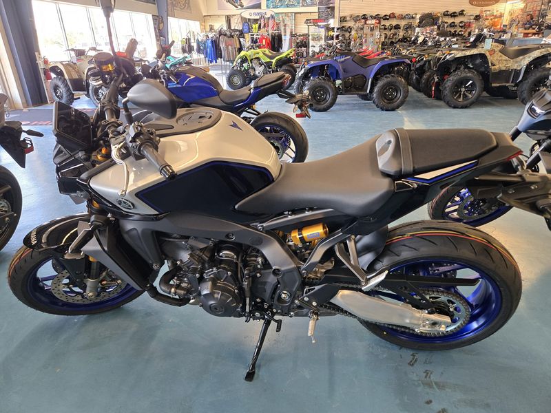 2025 Yamaha MT09 SP LIQUID METAL RAVEN Image 5