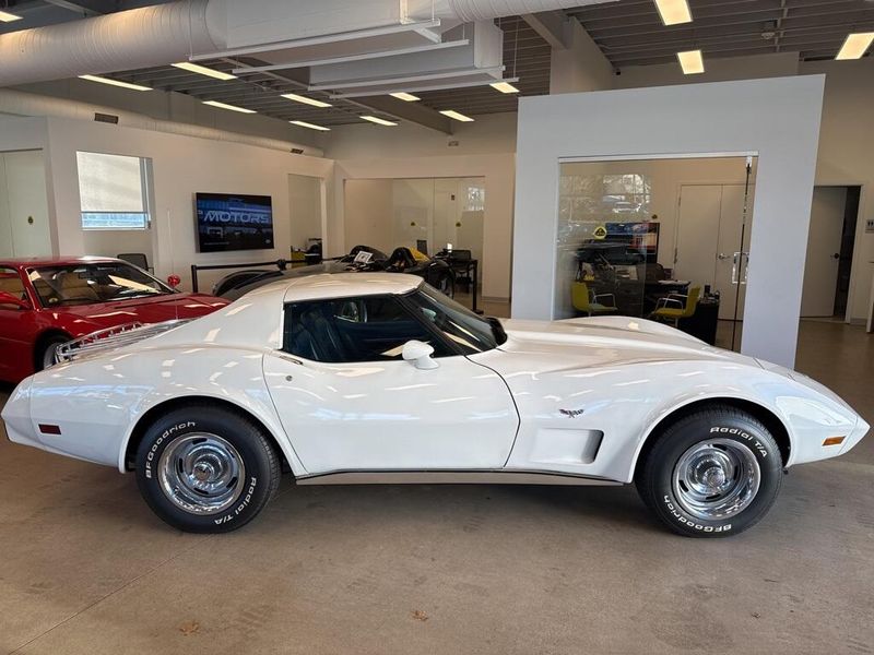 1977 Chevrolet Corvette Image 10