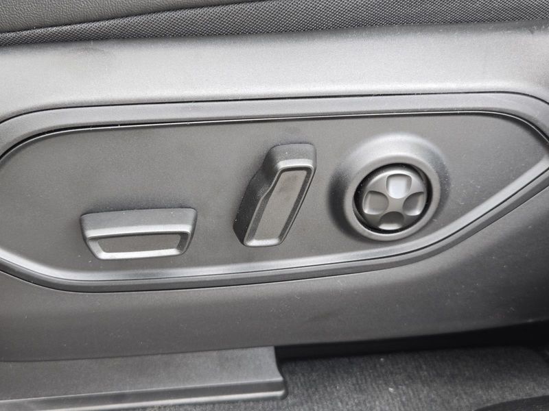 New 2026 Jeep Grand Cherokee Laredo Altitude 4x2