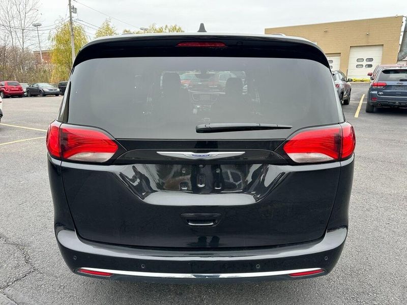 2020 Chrysler Pacifica LimitedImage 15