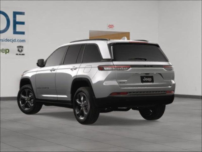 2025 Jeep Grand Cherokee Altitude photo 3