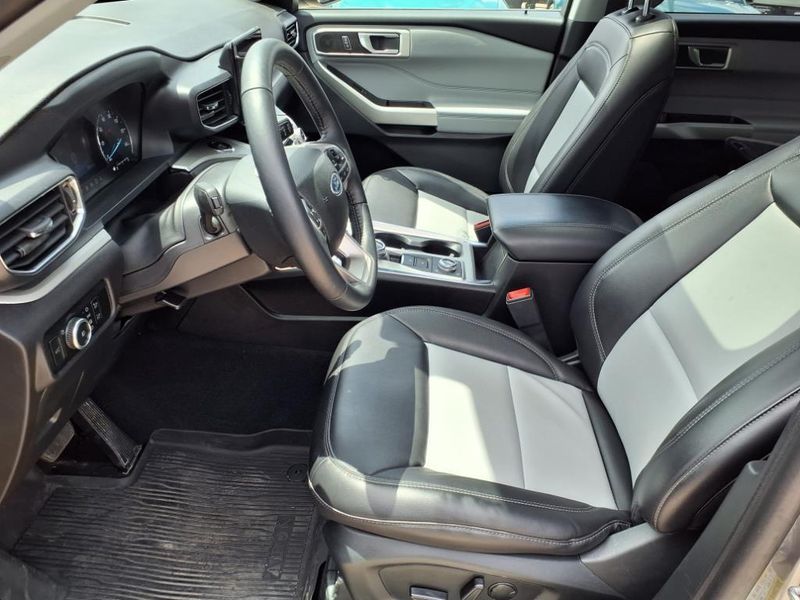 2023 Ford Explorer XLTImage 14