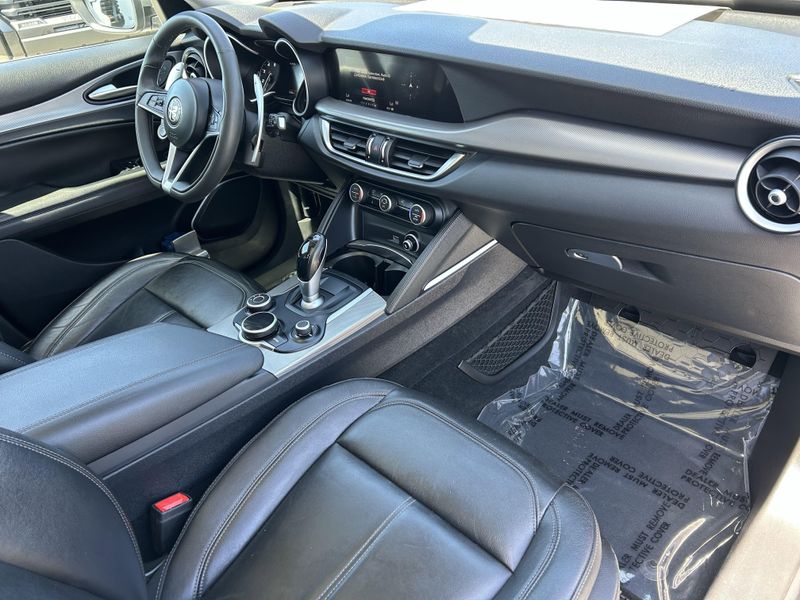 2019 Alfa Romeo Stelvio Image 11