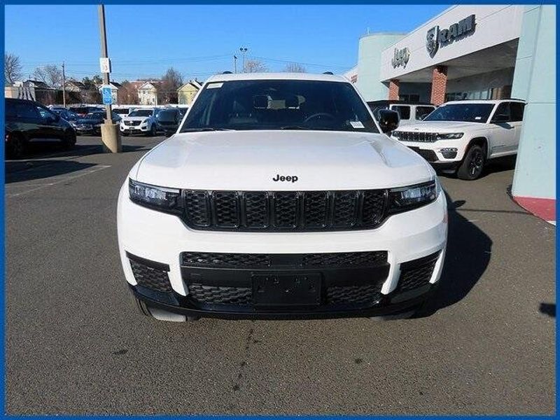 2025 Jeep Grand Cherokee Image 3