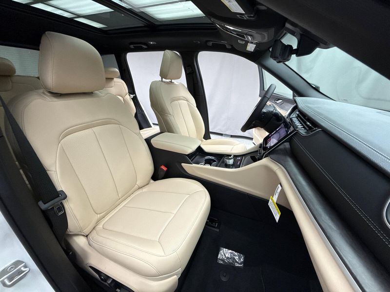 New 2025 Jeep Grand Cherokee Limited 4x4Image 20