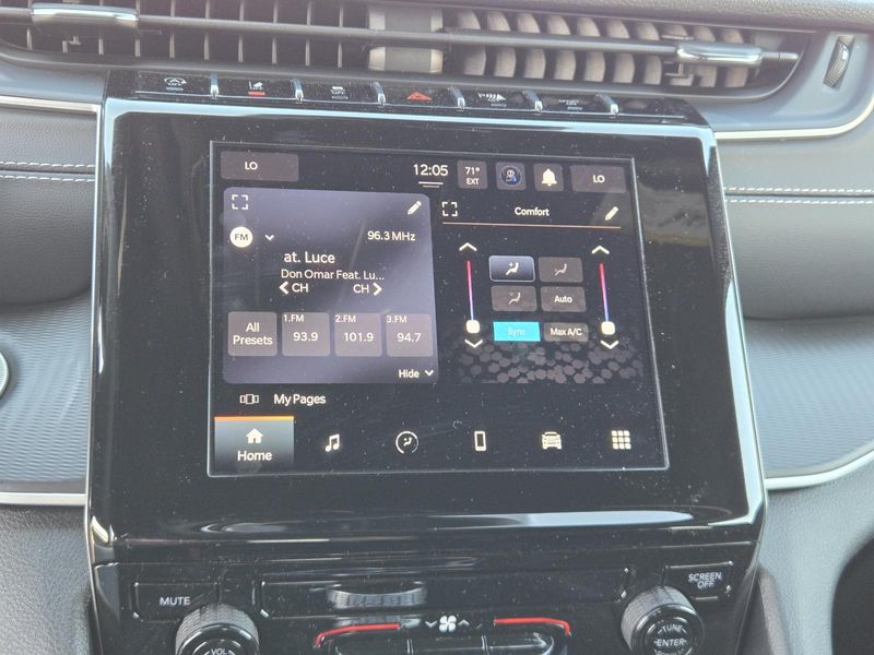 Used 2025 Jeep Grand Cherokee Laredo X 4x2