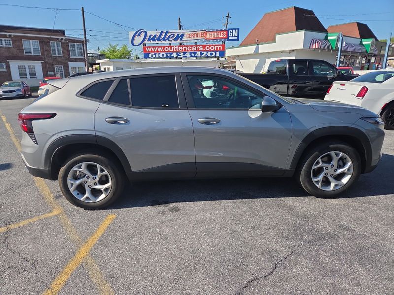 2024 Chevrolet Trax LS photo 2