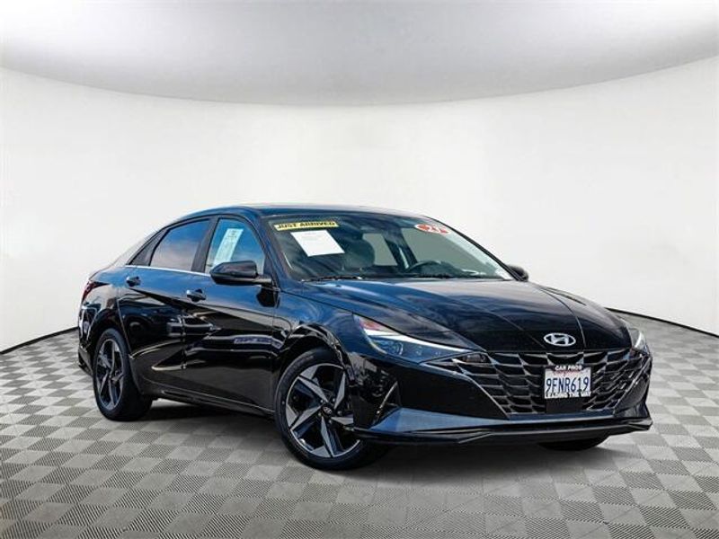 2023 Hyundai Elantra LimitedImage 2